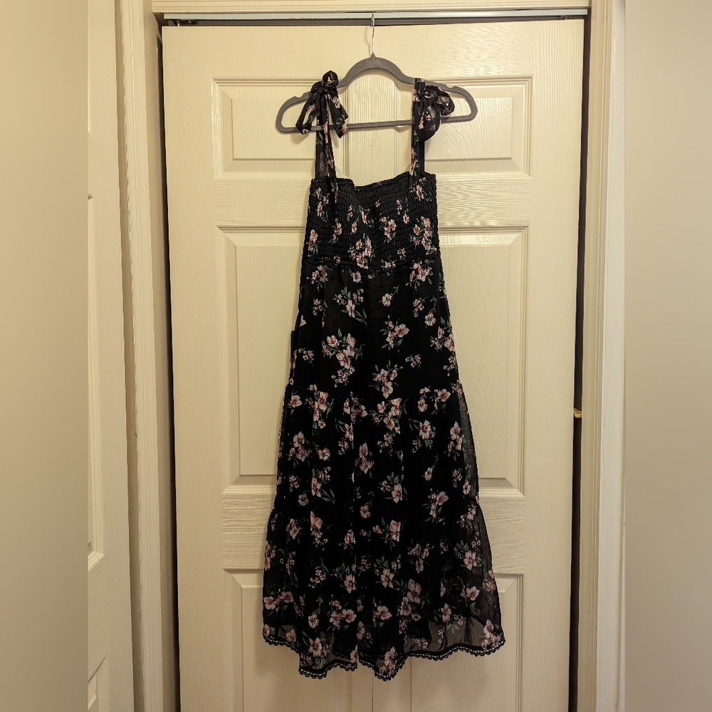 NWT Lulus Black Floral Smocked Tie Strap Midi Dress S